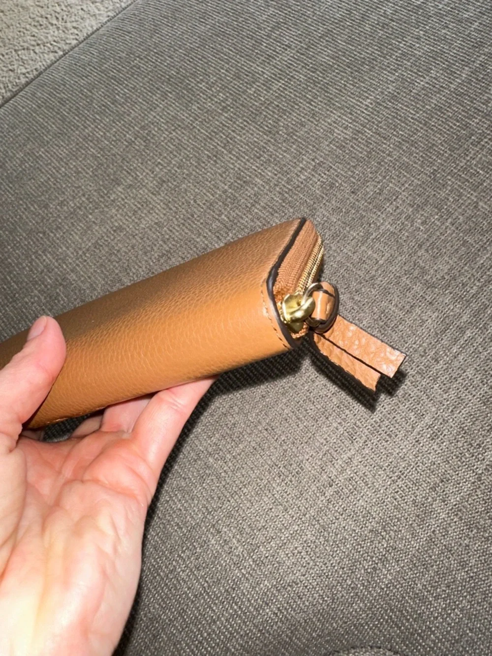 Tory Burch Bombe T Cognac Pebbled Leather Zip Wallet - Picture 6 of 6